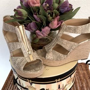 Wedge heels